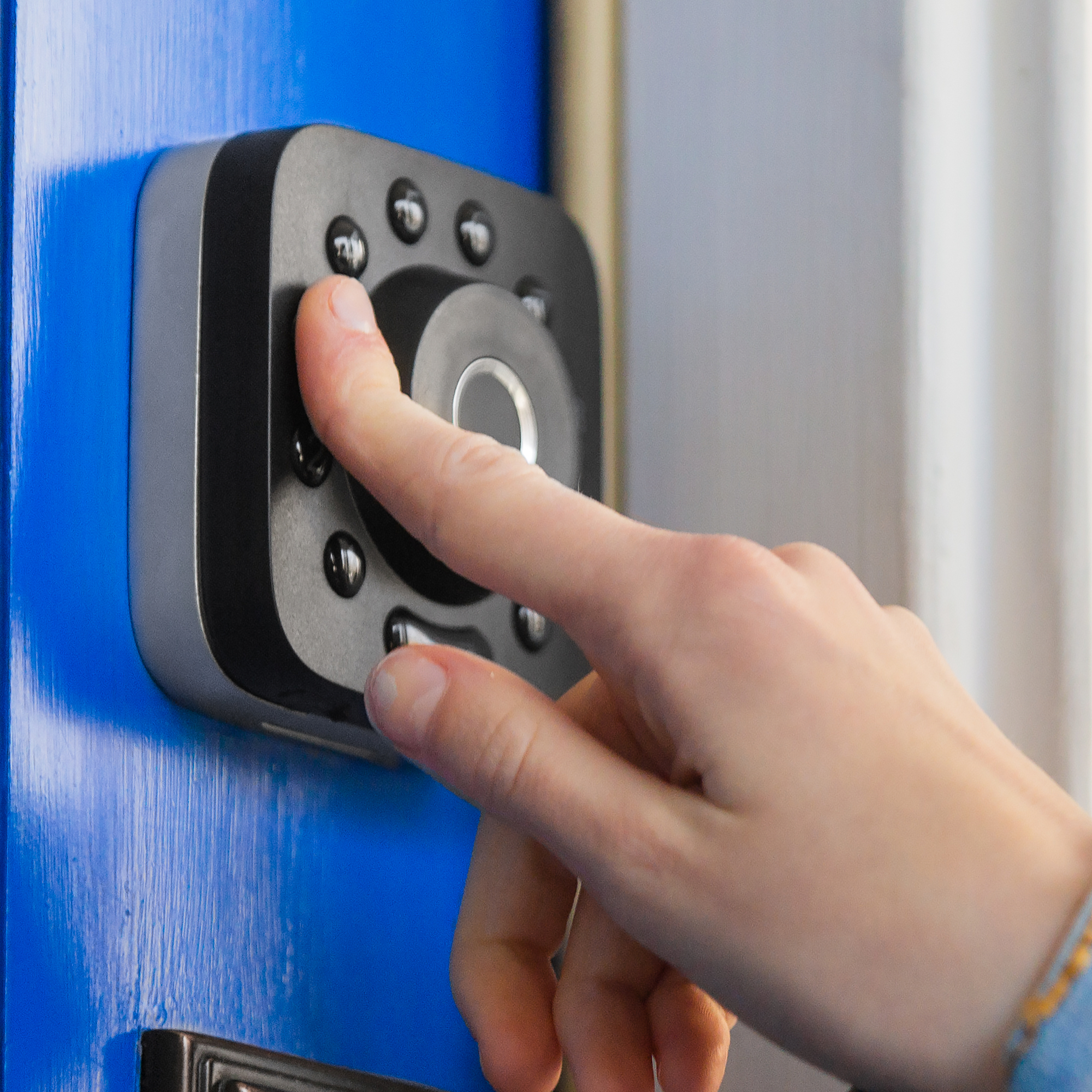 Cách mở cửa khi khóa điện tử bị hết Pin. Cách sử dụng Pin cho khóa cửa điện tử Cách mở cửa khi khóa điện tử bị hết Pin. Cách sử dụng Pin cho khóa cửa điện tử
