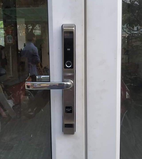 Các mẫu khóa cửa nhôm vân tay xingfa cao cấp Các mẫu khóa cửa nhôm vân tay xingfa cao cấp