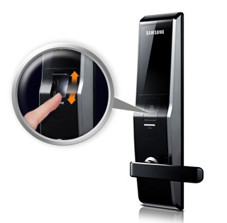 Samsung SHS-H705 (SHS-5230) An ninh hoàn hảo bằng cách sử dụng nhà nước-of-the-art vân tay cá nhân của phương pháp quét: phương pháp xác thực thuận tiện nhằm giảm bớt lo lắng hơn chính sự mất mát hoặc password hacking, này hệ thống nhận dạng vân tay nhà nước-of-the-art tăng tính an toàn và bảo mật. Tăng cường sử dụng thuận tiện, dễ dàng mở cửa và đóng cửa các tính năng truy cập, bảng điều khiển chính pad được bao phủ tự động sau khi nhấn nút trung tâm của cửa khóa mở qua đó tăng cường sự an toàn của các bảng nhận dạng vân tay. Có thể đăng ký và nhận 100 dấu vân tay, hệ thống khóa cửa thông minh an toàn này cũng có thể được sử dụng cho các công ty vừa và nhỏ.