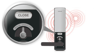 An toàn hơn trong trường hợp khẩn cấp!  An ninh đảm bảo, Samsung Digital Door Lock: Samsung Digital Door Lock thu được lớp đặc biệt trong tất cả các bài kiểm tra an toàn và chứng nhận chất lượng chống sốc điện, sức mạnh và phòng chống cháy nổ.  Với một thiết kế mạch tiên tiến cho phép các sản phẩm chịu được dâng điện điện áp cao, an toàn được tăng cường.  Ngoài ra, khi nhiệt độ Celsius 60 độ và hơn được phát hiện bên trong nơi cư trú, các báo sẽ âm thanh và các ổ khóa cửa sẽ tự động mở.  Với tính năng mở nhãn, cánh cửa có thể được mở bằng tay nếu một sự cố điện xảy ra.
