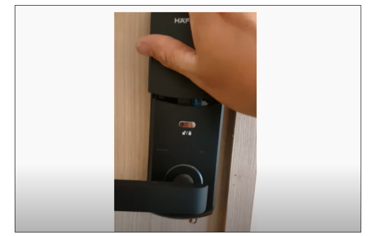 Cách mở cửa khi khóa điện tử bị hết Pin. Cách sử dụng Pin cho khóa cửa điện tử
