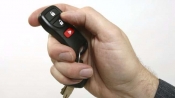 Khóa điện tử mở cửa bằng Remote ( Điều khiển từ xa )